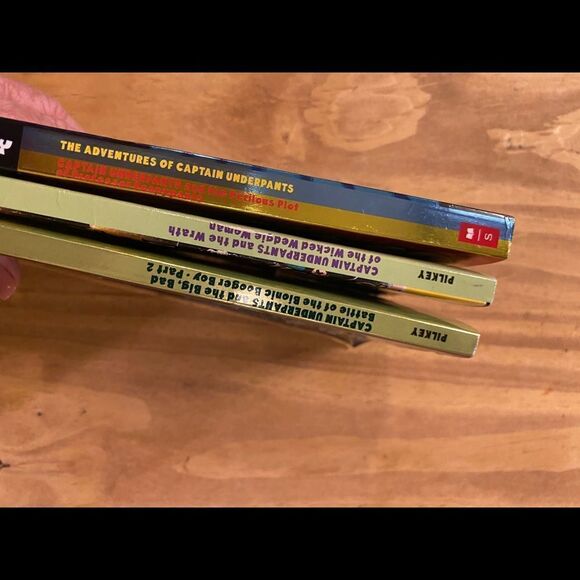 Captain underpants books 1 is 2 books in 1! - Picture 5 of 10